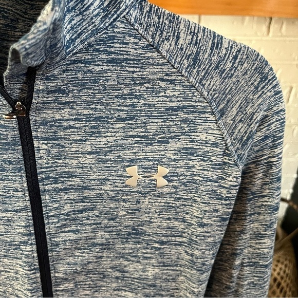 Under Armour Women’s Light-Weight 1/4 Zip Pull Over - Picture 2 of 3